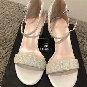 *NEW* David’s Bridal Pearl Low block heel sandal size 7
